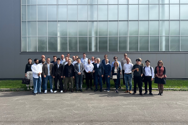 teamfoto van alle collega's van smart growing voor de kas en blue lab